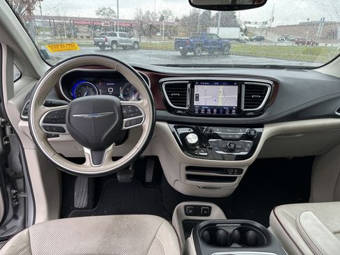 Used 2019 Chrysler Pacifica Limited image 28