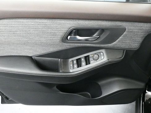 Used 2023 Nissan Rogue SV image 11