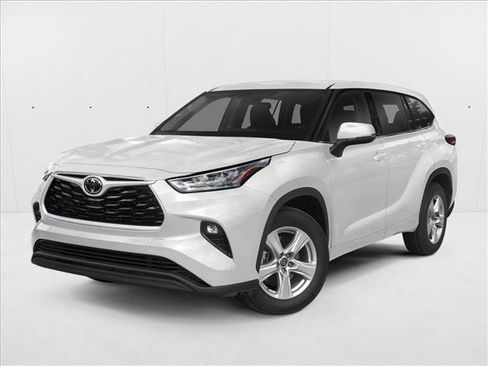 Used 2022 Toyota Highlander LE FWD image 1