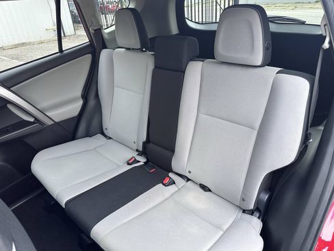 Used 2016 Toyota RAV4 XLE AWD/4WD image 32