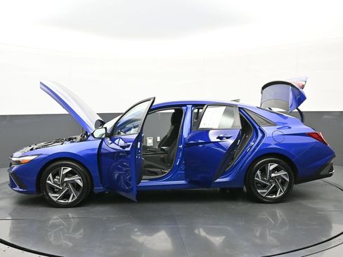 Certified 2025 Hyundai Elantra Sport image 46