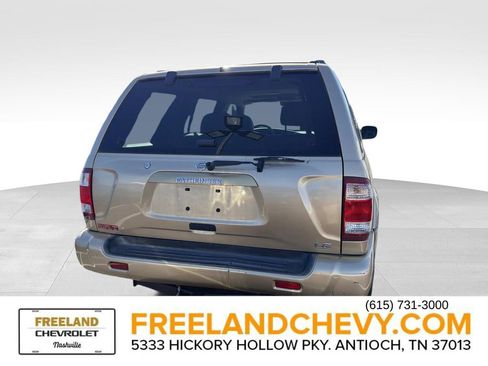 Used 2004 Nissan Pathfinder LE Platinum image 3