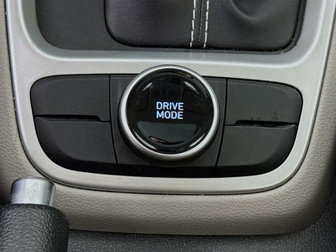 Certified 2024 Hyundai Venue SEL image 12