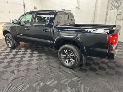Used 2019 Toyota Tacoma TRD Sport AWD/4WD image 6