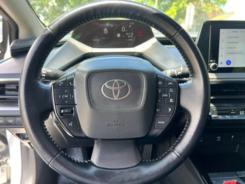 Used 2024 Toyota Prius LE FWD image 33