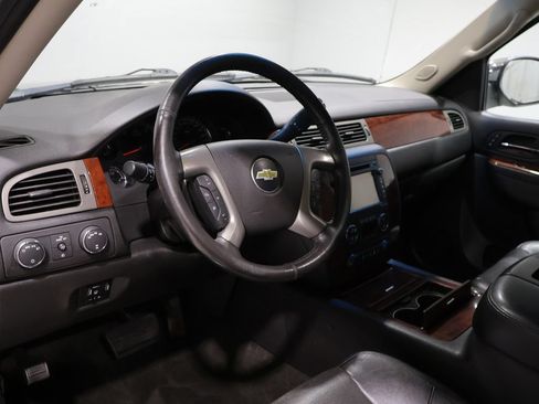 Used 2013 Chevrolet Avalanche LTZ AWD/4WD image 17