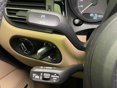 Used 2025 Porsche Macan image 42