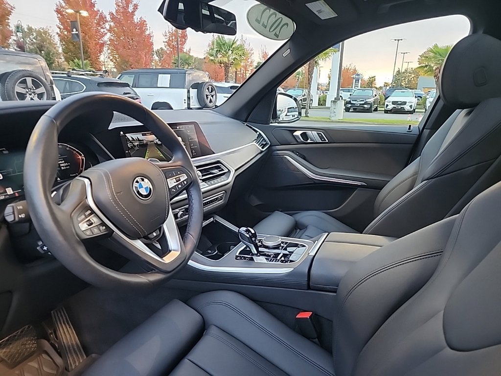 Used 2022 BMW X5 xDrive40i w/ Parking Assistance Package AWD/4WD image 11