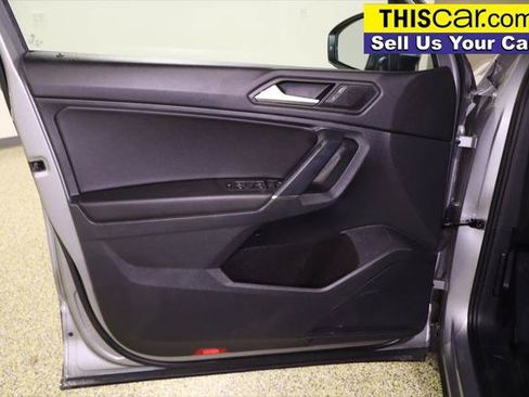Used 2020 Volkswagen Tiguan SE FWD image 32