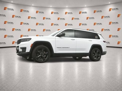 Used 2023 Jeep Grand Cherokee L Laredo AWD/4WD image 38