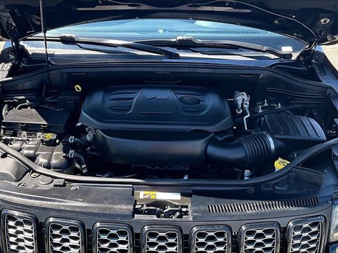 Used 2020 Jeep Grand Cherokee Altitude AWD/4WD image 11