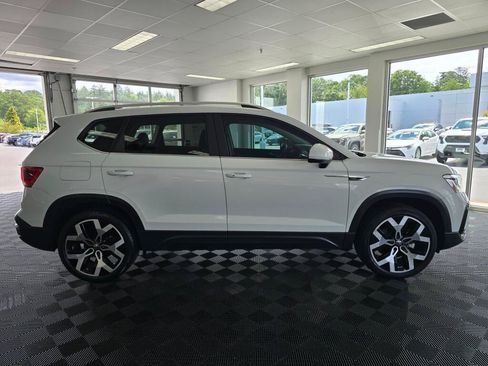 Used 2023 Volkswagen Taos SEL AWD/4WD image 2