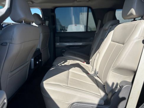 Used 2019 Ford Expedition XLT w/ Equipment Group 201A AWD/4WD image 13