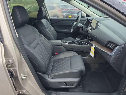 New 2026 Nissan Rogue Platinum w/ Platinum Premium Package image 9