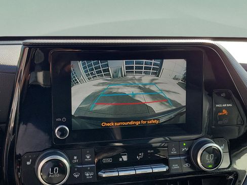 Used 2023 Toyota Highlander XSE FWD image 15