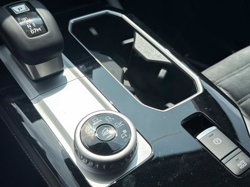 New 2025 Mitsubishi Outlander SE image 28