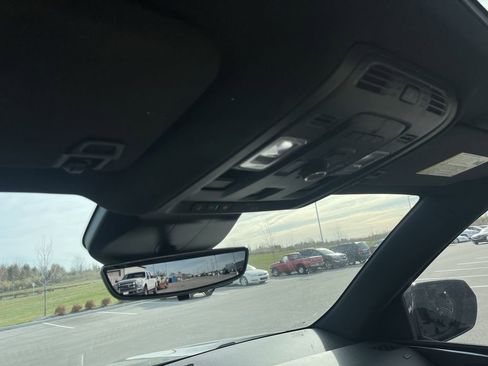 Used 2022 Cadillac Escalade Premium Luxury image 22