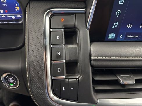 Used 2024 Chevrolet Suburban Premier image 17