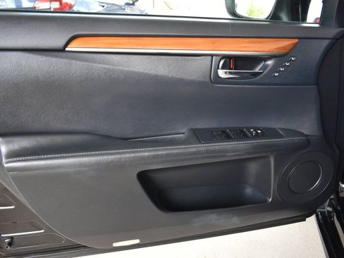 Used 2014 Lexus ES 300h w/ Premium Package w/Bamboo Trim FWD image 15