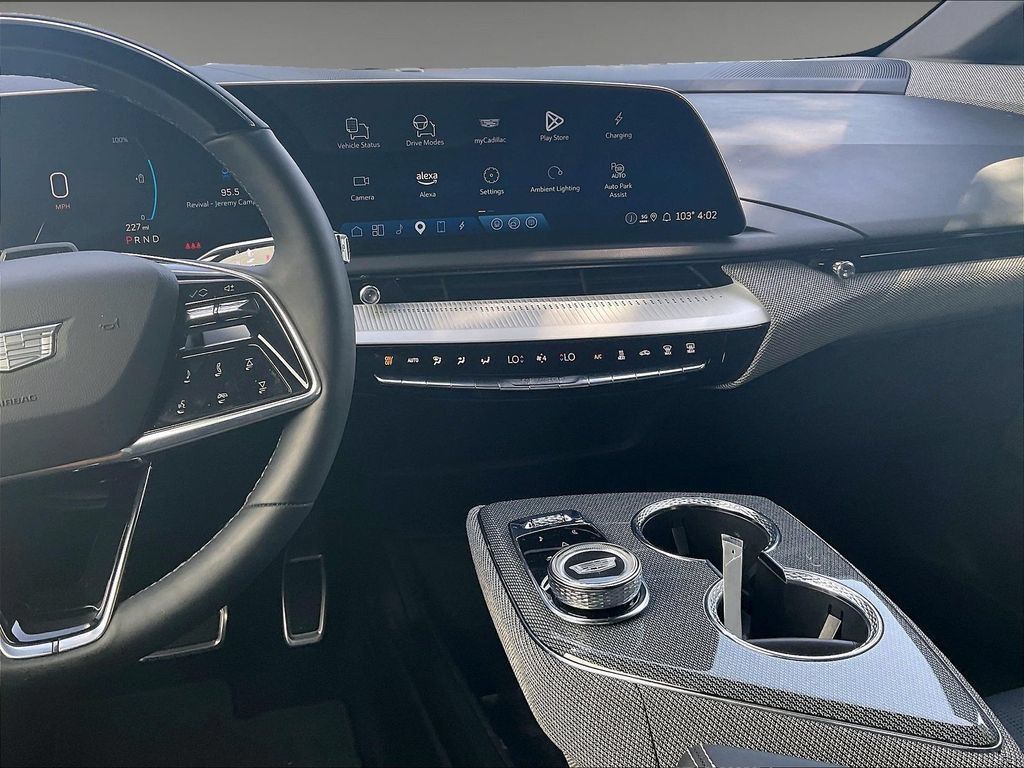 Used 2025 Cadillac Optiq Luxury 2 AWD/4WD image 17