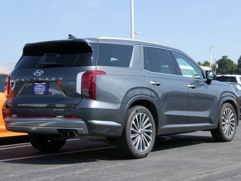 Used 2024 Hyundai Palisade Calligraphy image 3