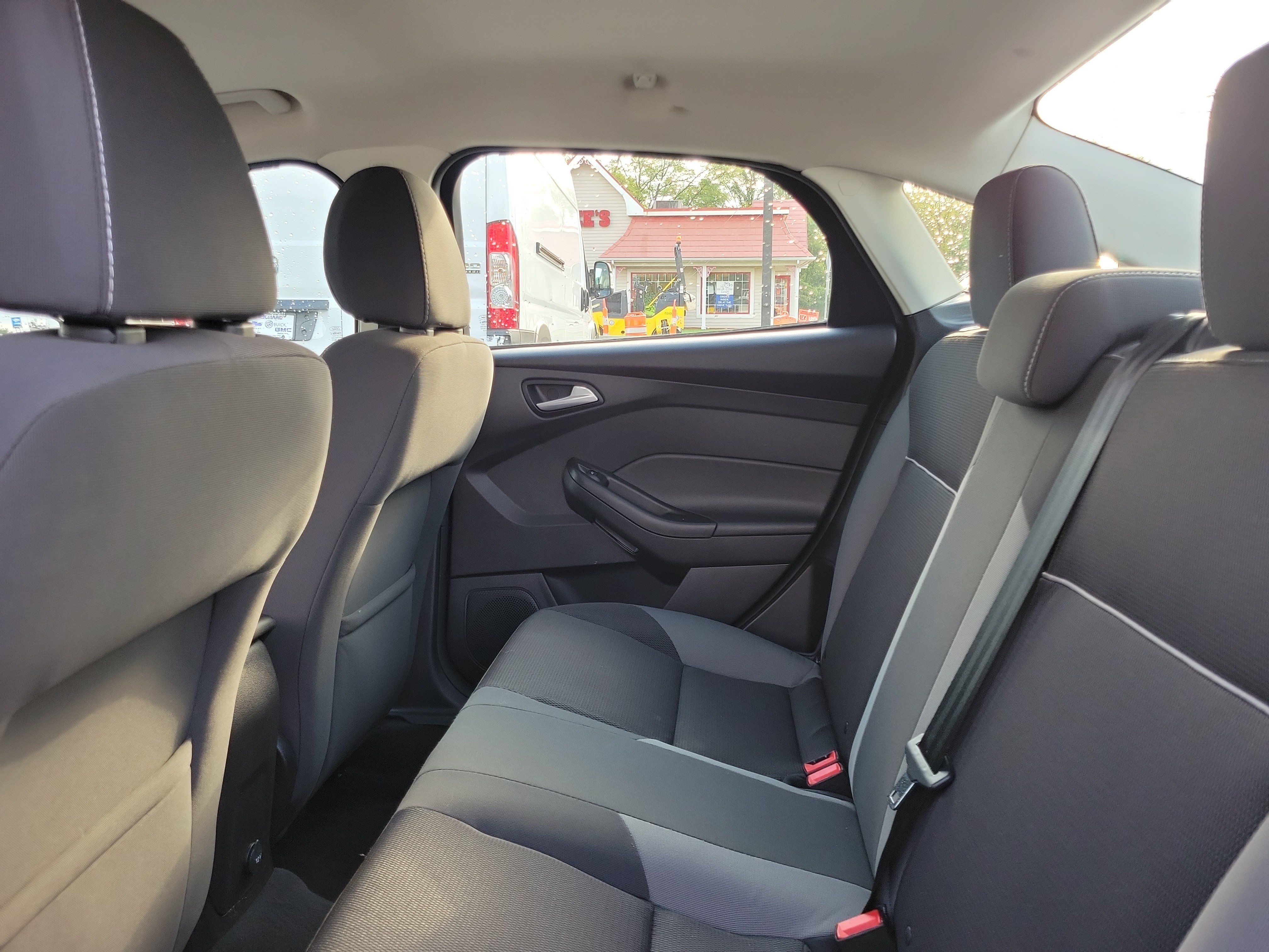 Used 2014 Ford Focus SE FWD image 11