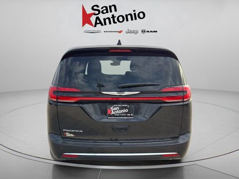 New 2026 Chrysler Pacifica Select FWD image 20