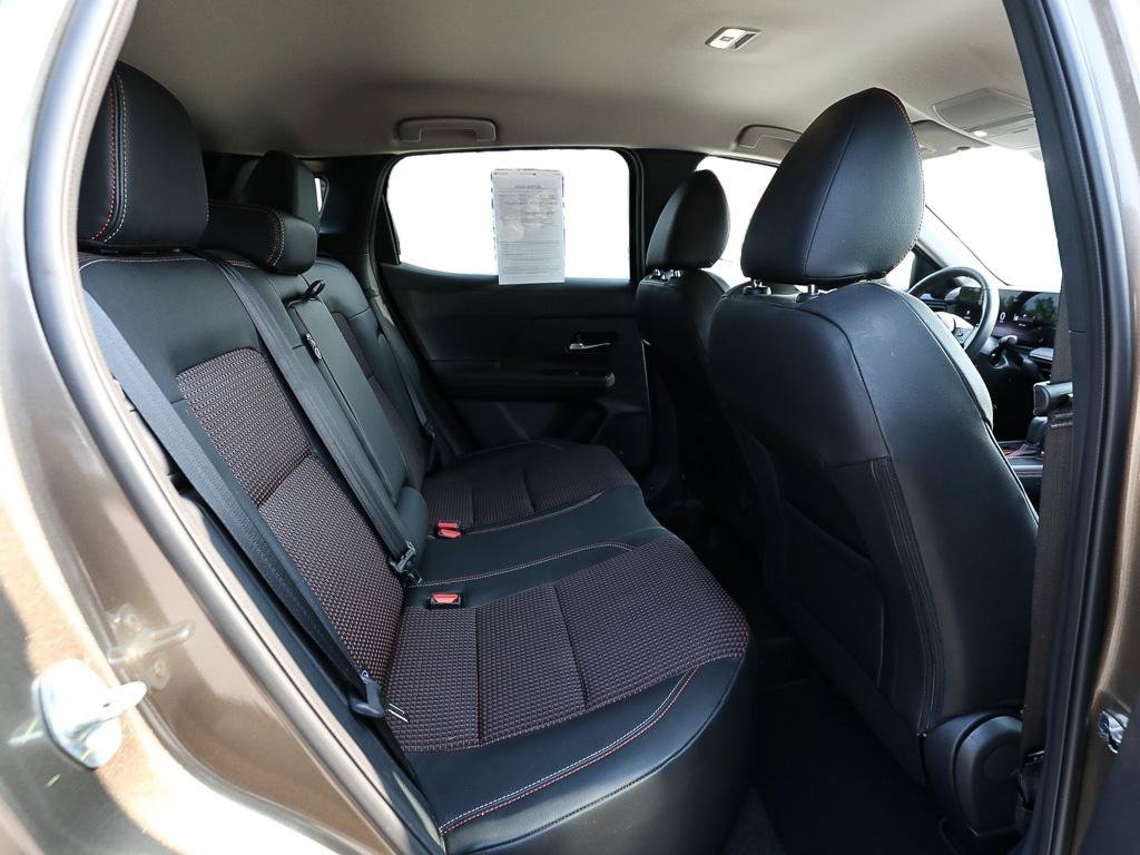 Used 2025 Nissan Kicks SR FWD image 22
