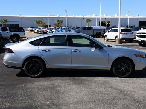 New 2025 Honda Accord SE image 4