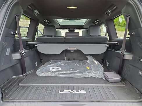 Used 2024 Lexus GX 550 w/ Accessory Package (2T) AWD/4WD image 29