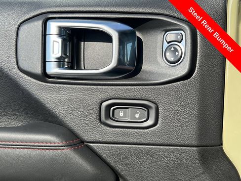 Used 2025 Jeep Wrangler Unlimited Rubicon image 19