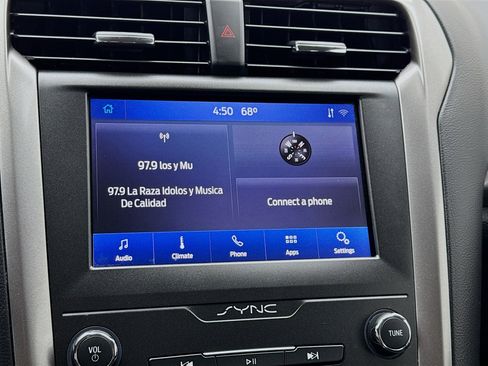 Used 2020 Ford Fusion SE FWD image 9