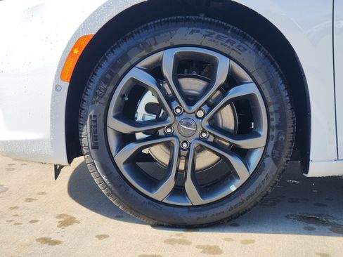 New 2026 Chrysler Pacifica Select image 9