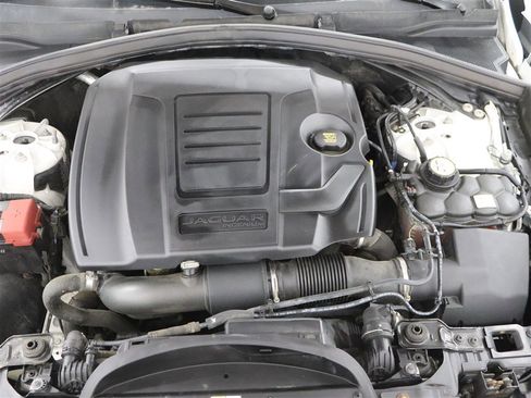 Used 2018 Jaguar F-PACE Premium image 37