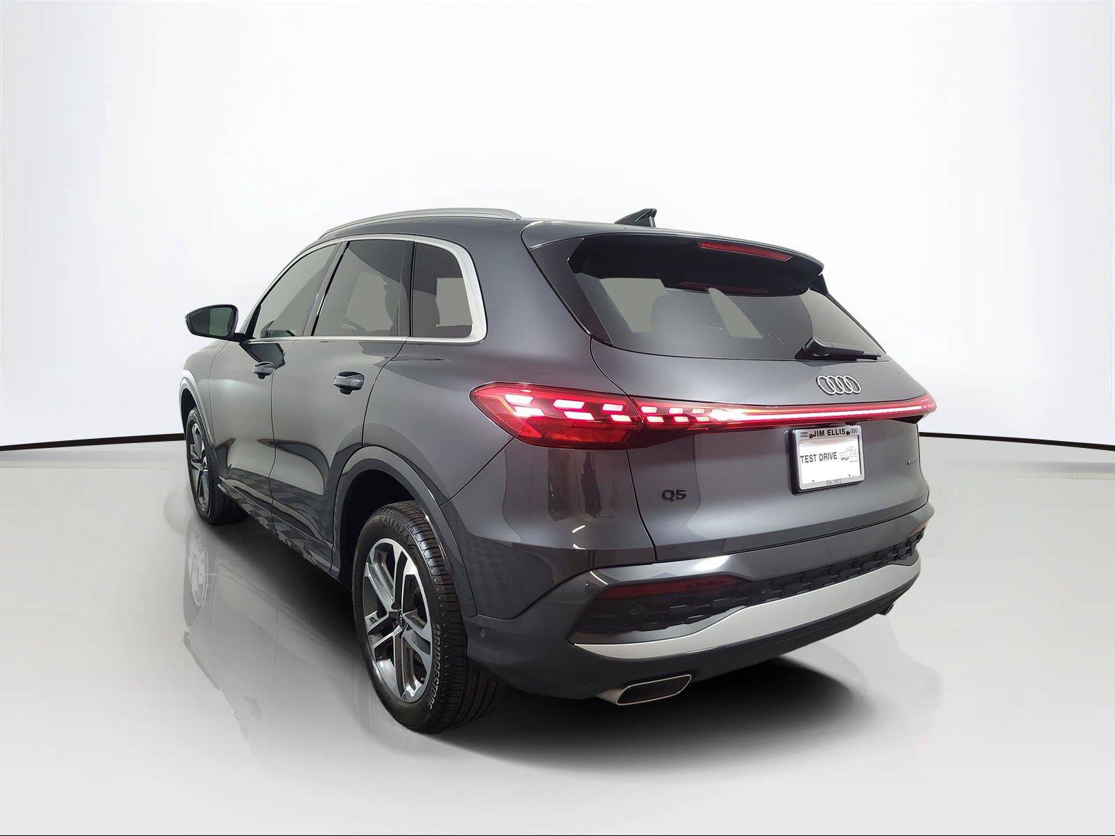 Used 2025 Audi Q5 Premium w/ Convenience Package AWD/4WD image 4