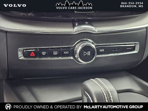 Used 2022 Volvo XC60 B5 R-Design image 22