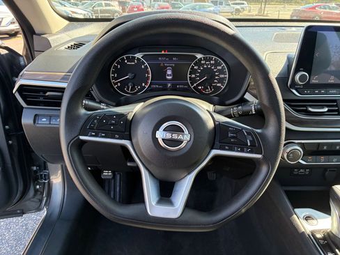 Used 2025 Nissan Altima 2.5 SV image 28