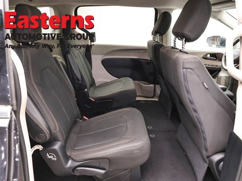 Used 2017 Chrysler Pacifica LX w/ Tire & Wheel Group FWD image 21