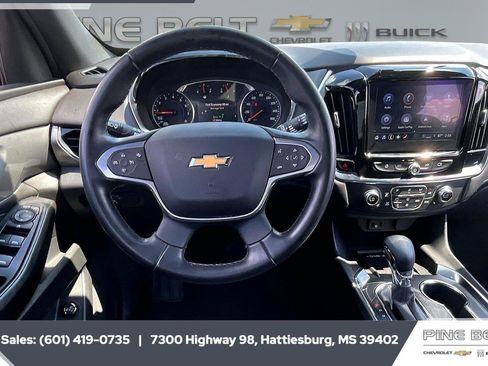Used 2023 Chevrolet Traverse LT FWD image 5