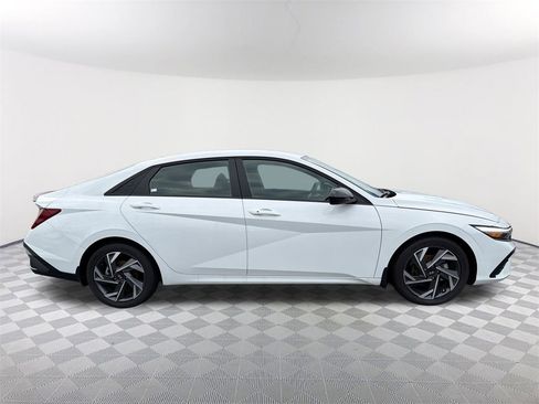 Certified 2025 Hyundai Elantra Sport image 4