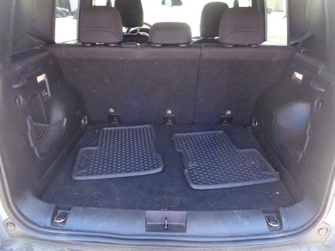 Used 2017 Jeep Renegade Altitude AWD/4WD image 14