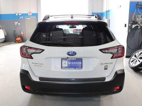 Used 2025 Subaru Outback Premium AWD/4WD image 23