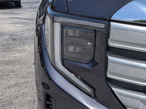 New 2026 GMC Sierra 1500 SLE w/ Preferred Package AWD/4WD image 10