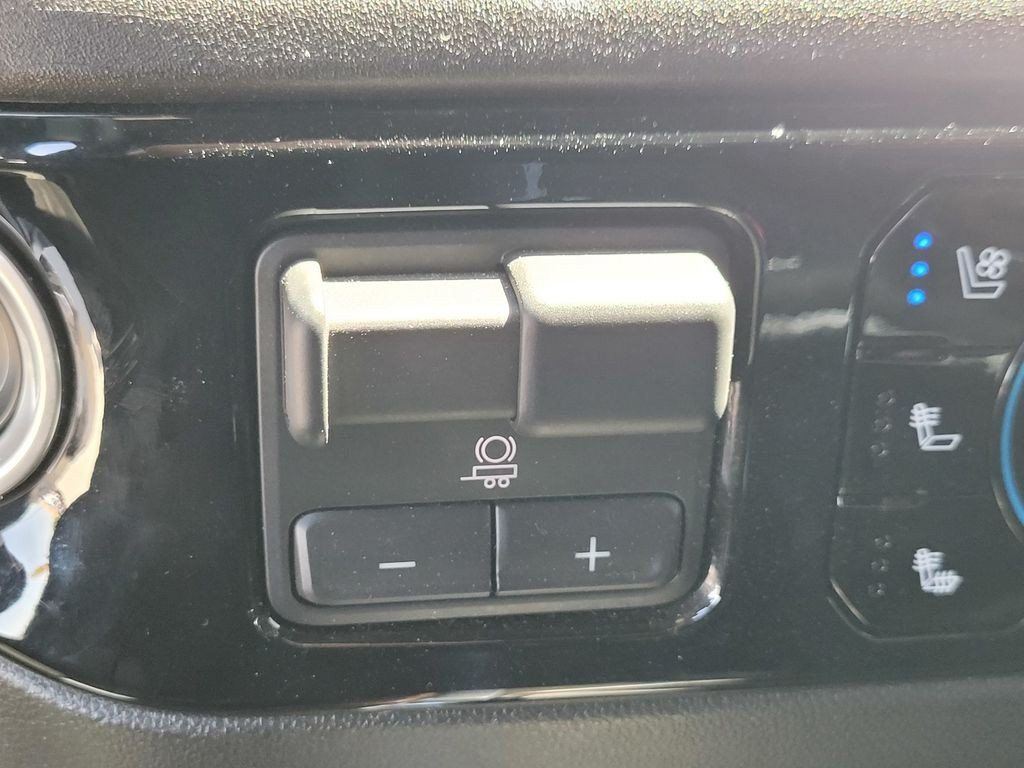 Used 2024 Chevrolet Silverado 1500 High Country w/ Midnight Edition AWD/4WD image 19