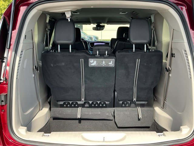 Used 2021 Chrysler Pacifica Touring-L FWD image 18