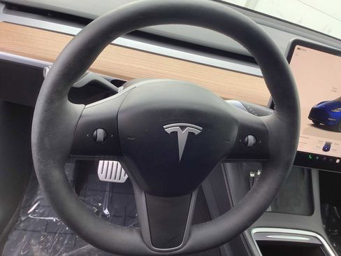 Used 2024 Tesla Model Y Performance image 15