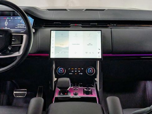 Used 2023 Land Rover Range Rover SE image 28