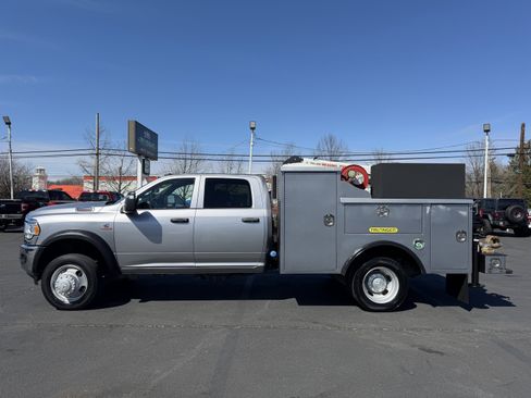 Used 2024 RAM 5500 Tradesman w/ Chrome Appearance Group image 13