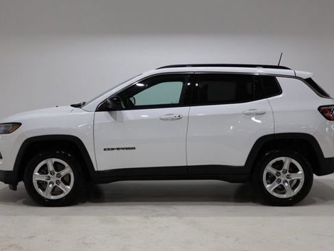 Used 2023 Jeep Compass Latitude w/ Sun and Sound Group AWD/4WD image 4