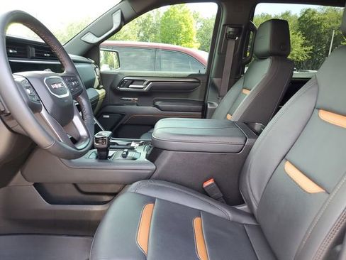 Used 2025 GMC Sierra 1500 AT4 w/ AT4 Premium Package AWD/4WD image 18